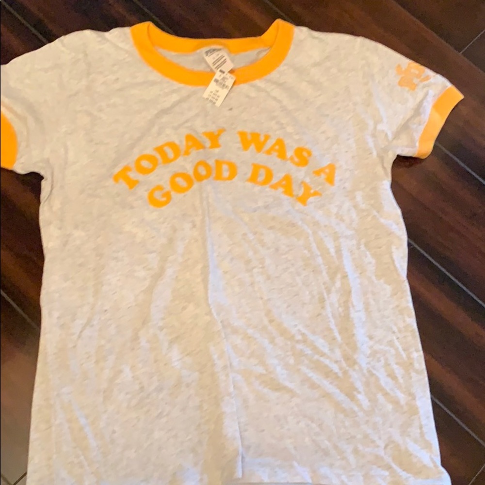 Shortsleeved tee shirt